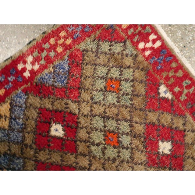 Textile Galerie Shabab Collection Mid-20th Century Turkish Anatolian Throw Rug For Sale - Image 7 of 9