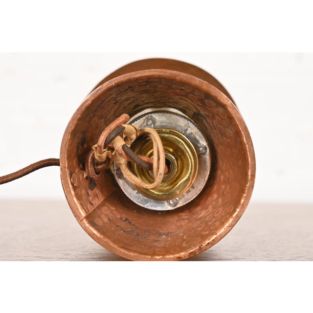 Roycroft Style Antique Arts & Crafts Hammered Copper Desk Lamp, 1930s For Sale - Image 9 of 12