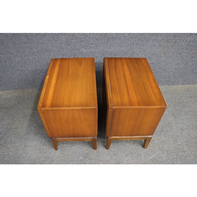 Mid-Century Modern Walnut Nightstands Attributed to United Furniture Corporation, Pair For Sale - Image 12 of 12