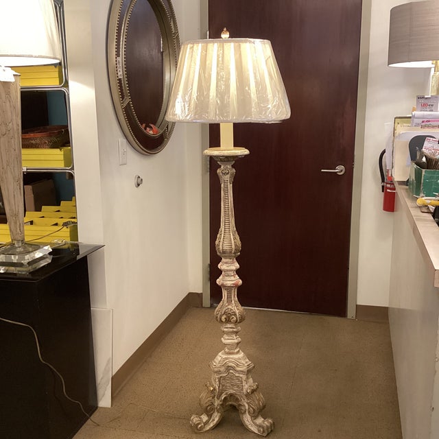 Cream Mid 20th Century Italian Carved Wood Floor Lamp With Distressed Gilt & Cream Finish For Sale - Image 8 of 8