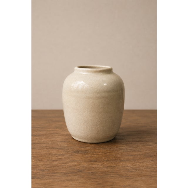 Elegant Art Deco vase attributed to the famous Dutch designer Pieter Groeneveldt which is a character piece from the...