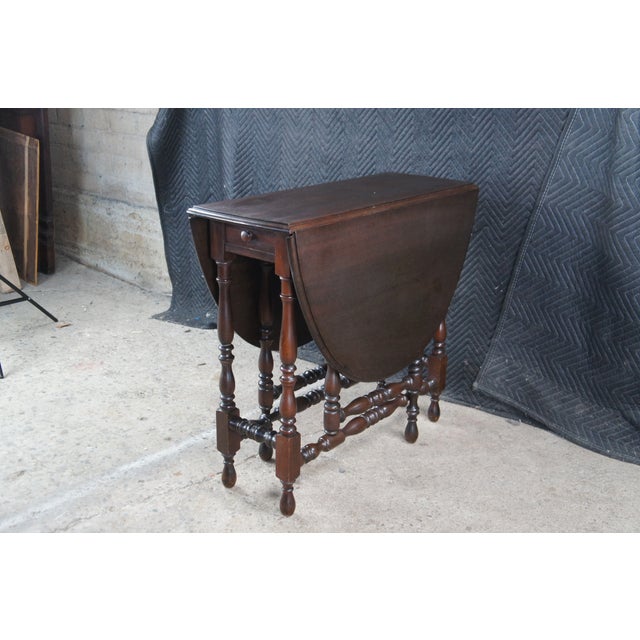 Antique Elite William & Mary Style Walnut Oval Drop Leaf Gateleg Console Table For Sale - Image 9 of 11