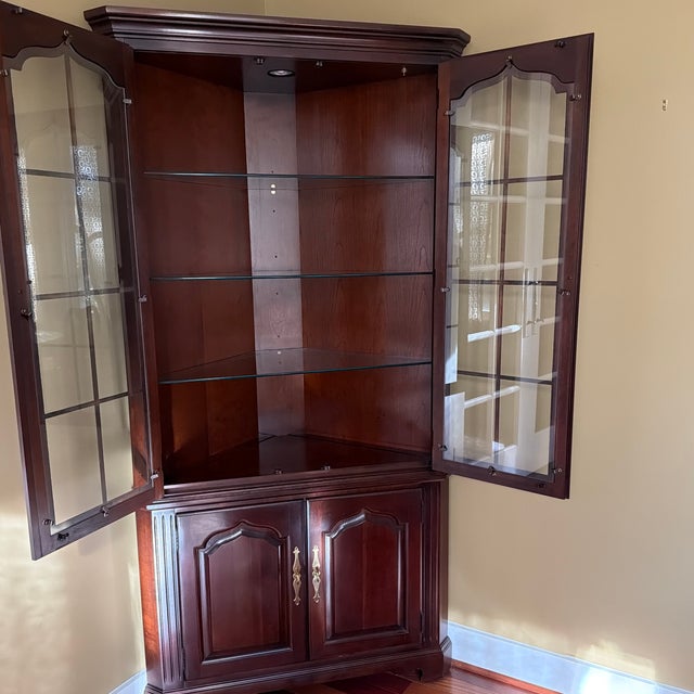 Wood 1990s Thomasville Corner China Cabinet For Sale - Image 7 of 12