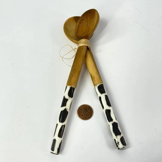 Early 20th Century 2 Maasai Olivewood and Bone Handle Spoons Kenya For Sale - Image 4 of 6
