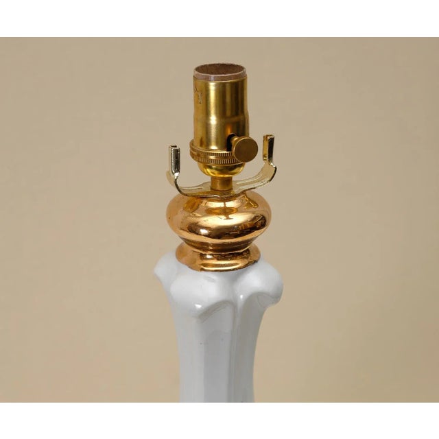 Mid 20th Century Hollywood Regency Mid-Century White and Gold Table Lamp For Sale - Image 5 of 5