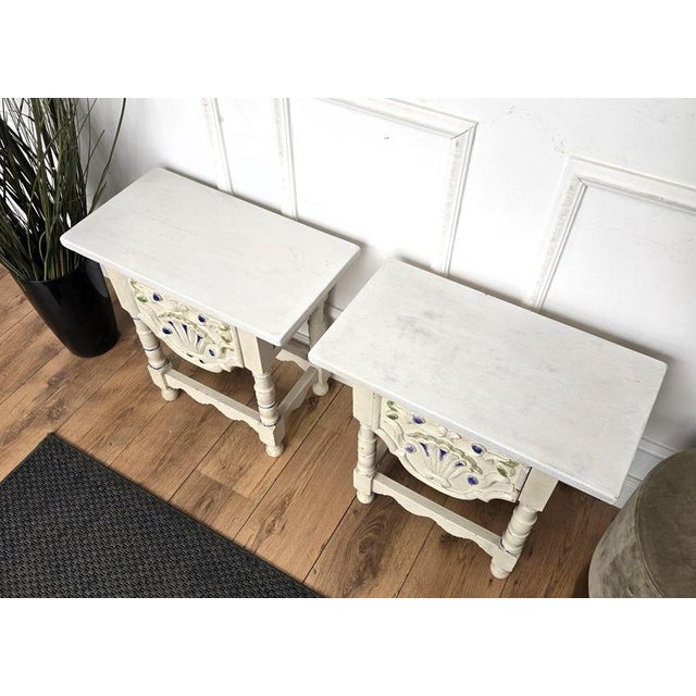 Wood Italian Riviera Nightstands in White and Blue Painted Carved Wood, 1970s, Set of 2 For Sale - Image 7 of 10