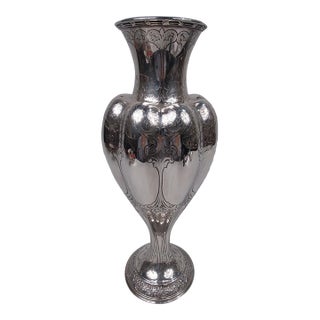 Antique Tiffany & Co. Classical Sterling Silver Urn Vase Circa 1902–1907 For Sale