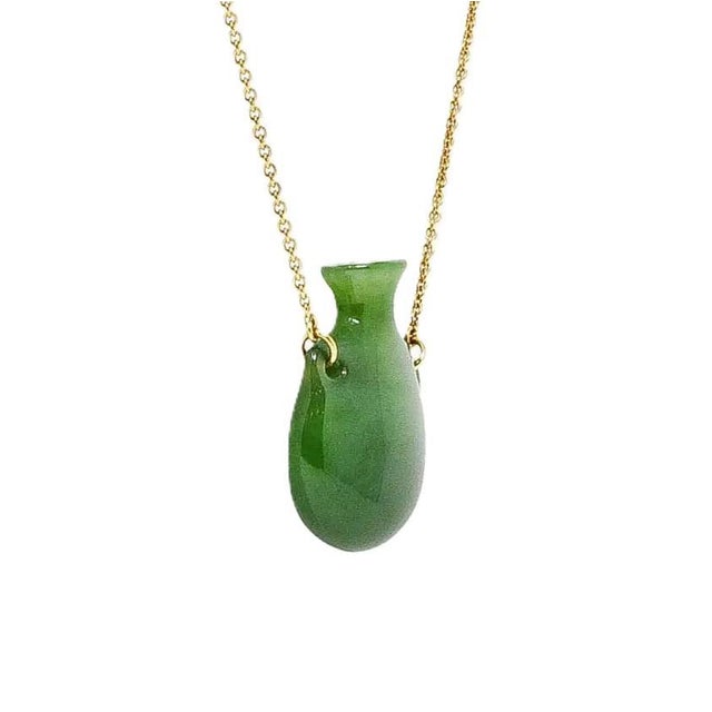 Elsa Peretti & Tiffany & Co. Tiffany & Co. Elsa Peretti 18k Gold Necklace With Green Nephrite Pendant For Sale - Image 4 of 8