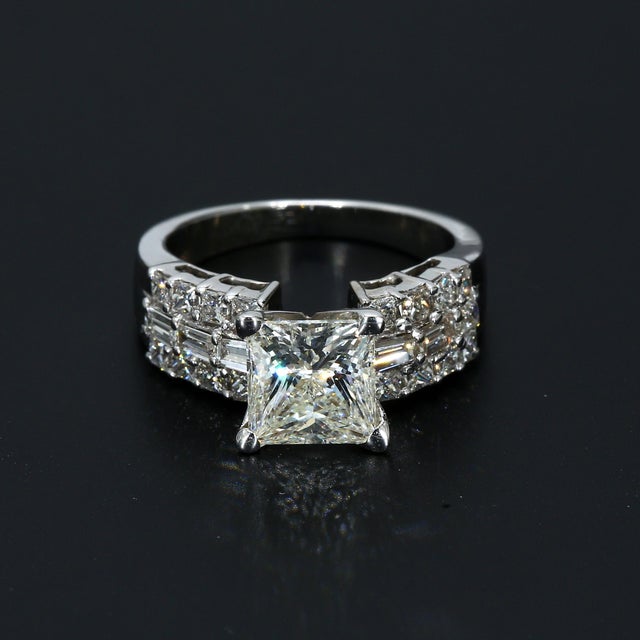 Stone Information - --------------------------------------------- Primary Stone(s): Diamond - Stone Grading: - Origin:...