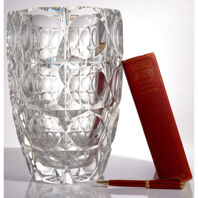 Saint-Louis 1930s Saint Louis Facet-Cut Crystal Vase or Ice Bucket – France Circa 1930–1950 – Art Deco Wine Chiller or Centerpiece – Signed Vintage French Crystal For Sale - Image 4 of 9