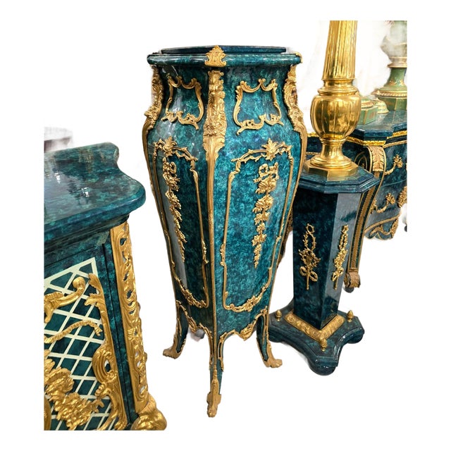 Louis XV Pedestal Stand in Bottle Green With Bronze Ormolu & Gilded Details For Sale