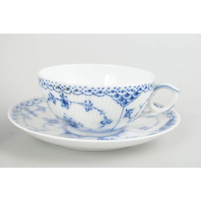 Teacups with Saucers with Blue Fluted Half Lace Pattern from Royal Copenhagen, 1980s, Set of 6 For Sale - Image 4 of 5