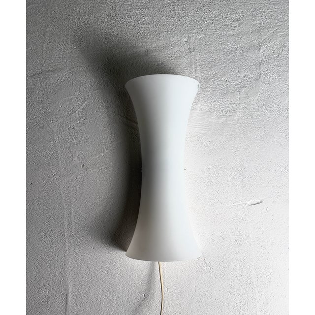 An original sax parete wall lamp by aureliano toso, an italian lighting manufacturer with a history dating back to 1938....