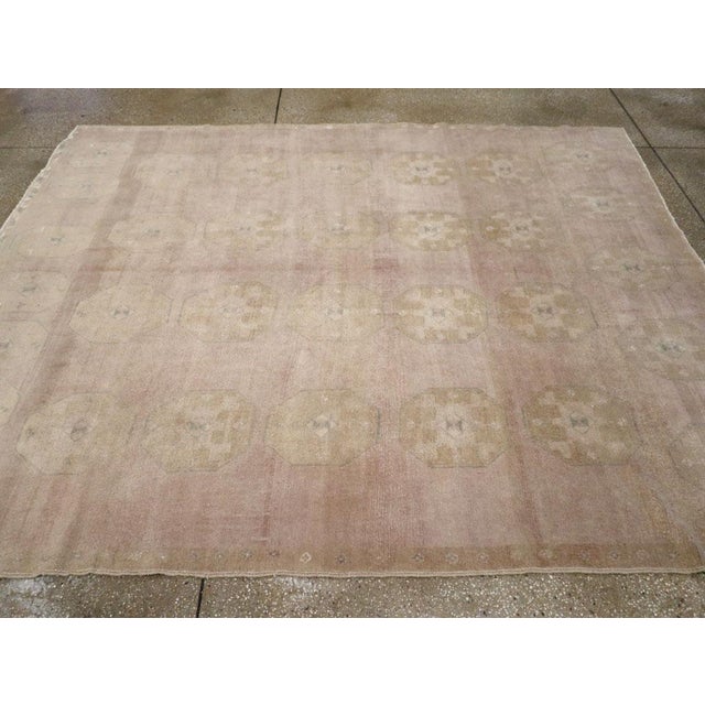 Galerie Shabab Collection Mid-20th Century Turkish Anatolian Accent Rug For Sale In New York - Image 6 of 10