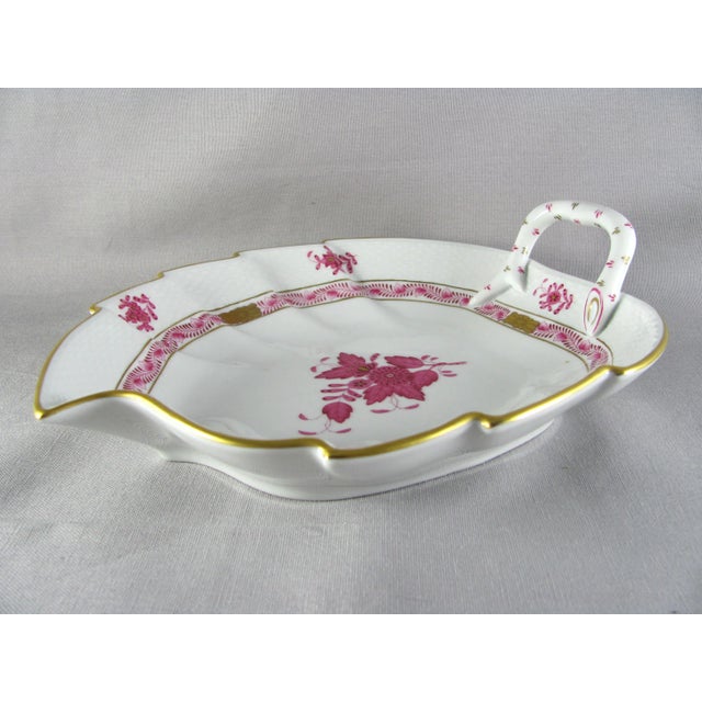 Late 20th Century 9-3/8" Herend Chinese Bouquet Raspberry Handled Leaf Dish Bowl For Sale - Image 5 of 5
