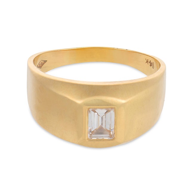 Contemporary Vintage Emerald Cut Diamond 14k Yellow Gold Bezel Ring, Size 9.5 For Sale - Image 3 of 7