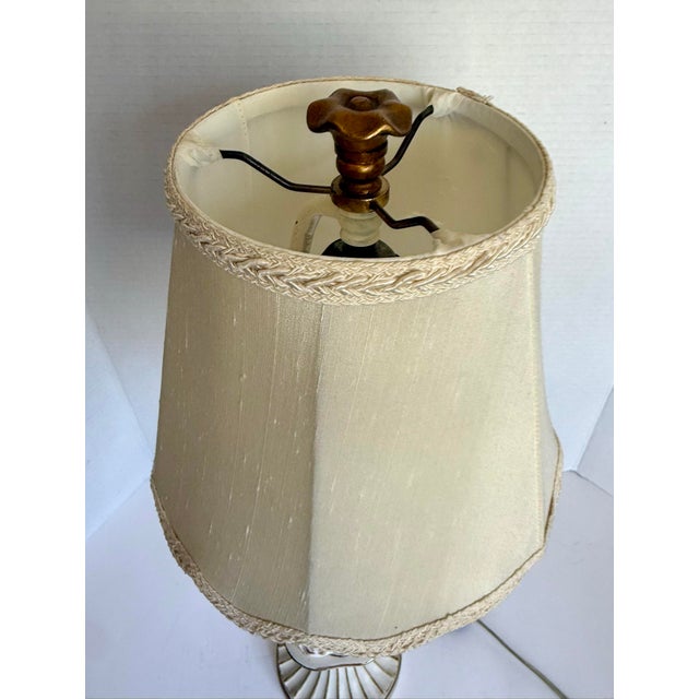 Mid 20th Century Vintage English Cottage Porcelain Bird Table Lamp With Scalloped Shade For Sale - Image 5 of 12