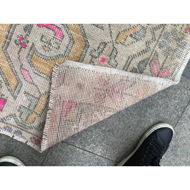 1960s Vintage Turkish Oushak Hand-Knotted Rug - 4′5″ × 6′9″ For Sale - Image 4 of 11