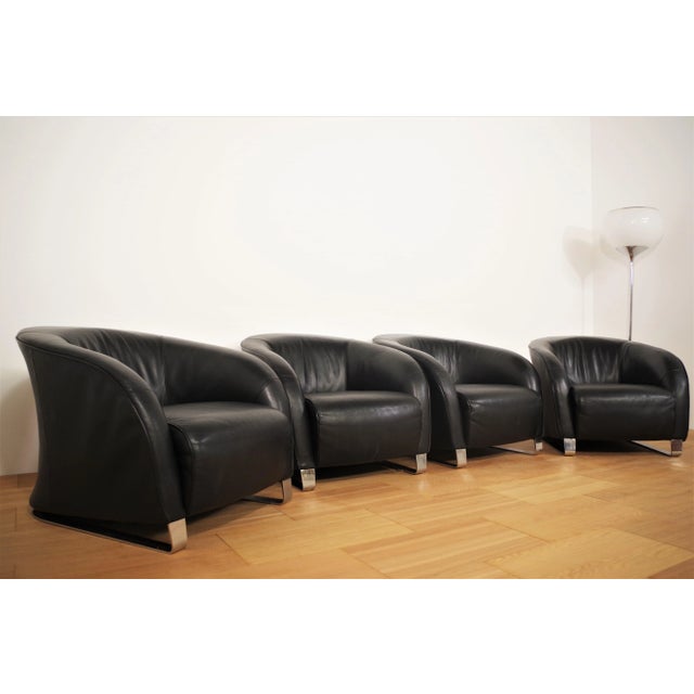 Liz Natuzzi armchairs wavy and semicircular shape of the armrest with metal foot, an attractive comfort guaranteed by the...