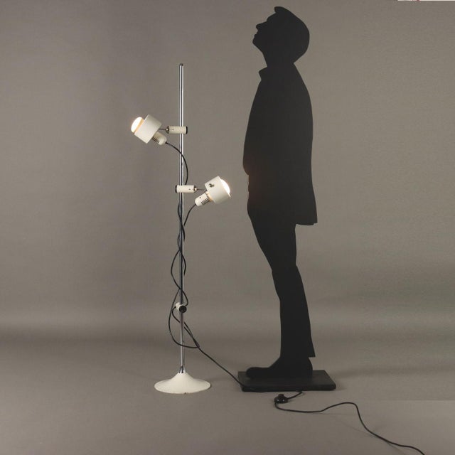 Floor lamp with adjustable light points, sliding and orientable, chromed and enamelled metal, enamelled aluminium. This...