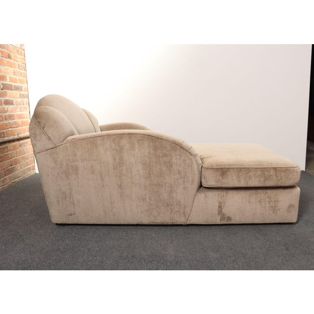 Vintage Art Deco-Style Chaise Lounge in Taupe Chenille With Ebonized Plinth Feet For Sale In New York - Image 6 of 18