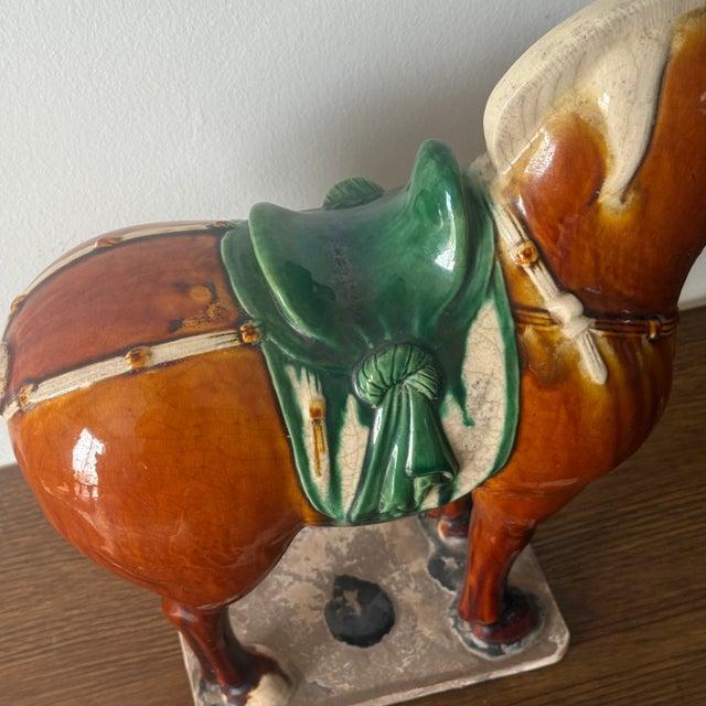 Brown Antique Tang Sancai Terracotta Horse in Tri-Color Glaze - Exquisite Form and Detail For Sale - Image 8 of 11