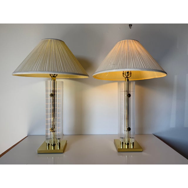 Metal 1980s Vintage Sciolari Style Brass & Clear Ribbed Lucite Table Lamps – Pair For Sale - Image 7 of 12