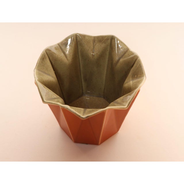 Mid-Century Modern Vintage "Prismatique" Orange and Green Vase by Belle Kogan for Red Wing Pottery For Sale - Image 3 of 12