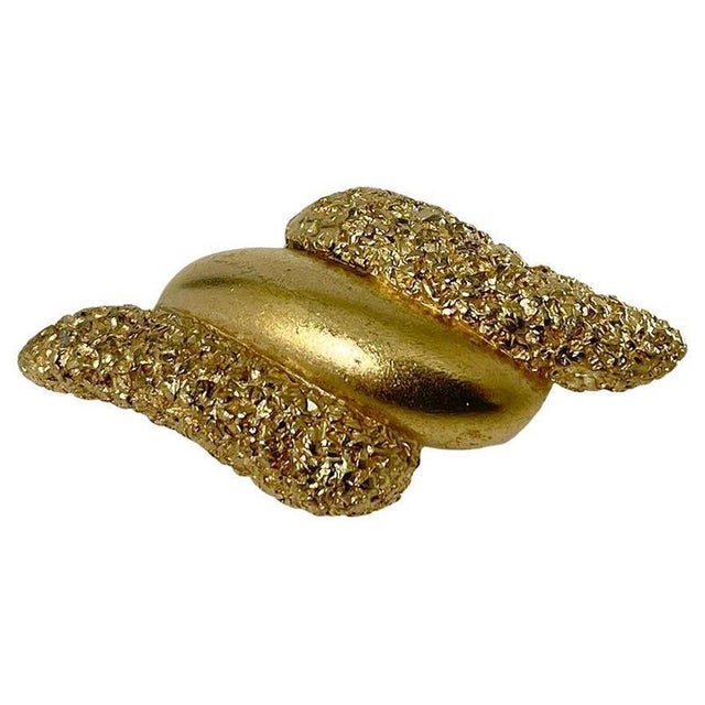 Metal French Gold Tone Brooch attributed to Nina Ricci, 1980s For Sale - Image 7 of 7