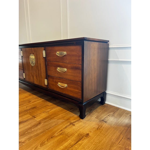 Vintage Mid-Century Modern Chin Hua Style Credenza Sideboard Cabinet Long Dresser by Lane Furniture For Sale - Image 6 of 17