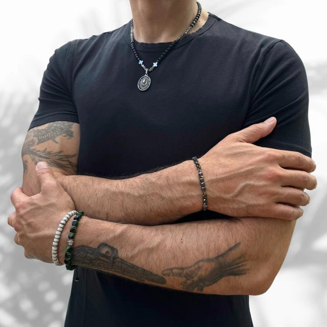 Men's White Howlite & Silver Hematite Beaded Adjustable Bracelet For Sale - Image 4 of 7