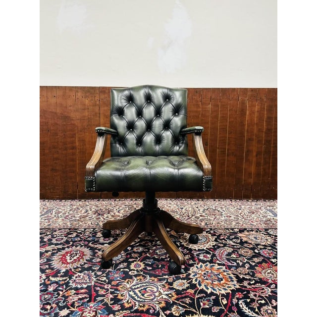 Vintage Chesterfield President Chair, in Very Good conditions. Designed 1920 to 1949