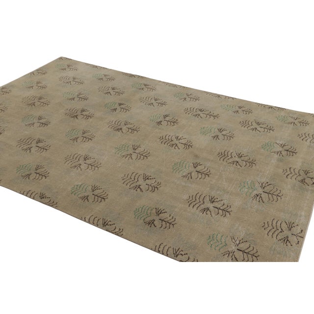 1950s Vintage Distressed Rug, Beige-Brown and Green Geometric Pattern – Rug & Kilim For Sale - Image 5 of 7