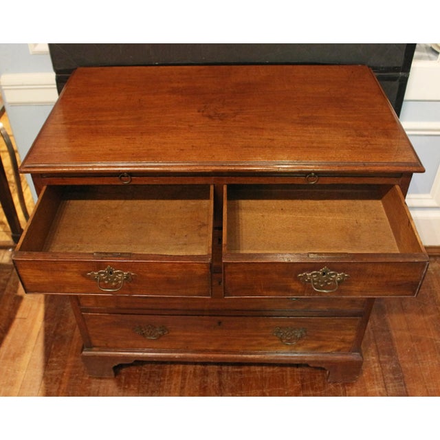 Circa 1765 English Georgian Period Bachelor's Chest of Drawers For Sale - Image 4 of 8