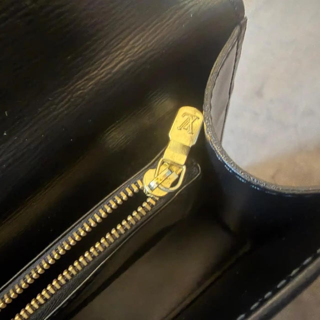 1980s Vintage Louis Vuitton Speedy 30 in Noir Epi Leather 2 For Sale - Image 12 of 18