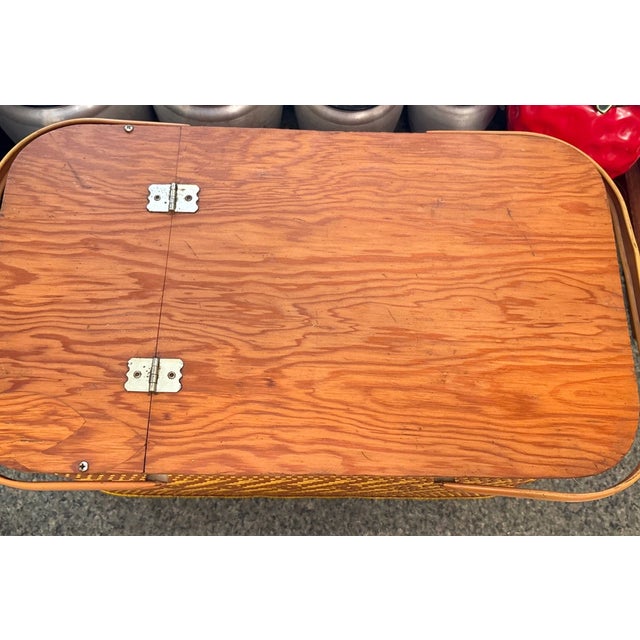 Mid-Century Modern Vintage MCM 1970s Redmon Woven Picnic Basket For Sale - Image 3 of 7