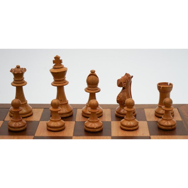 English Staunton Weighted Chess Set with Box and Board, 1890s, Set of 34 For Sale - Image 12 of 18