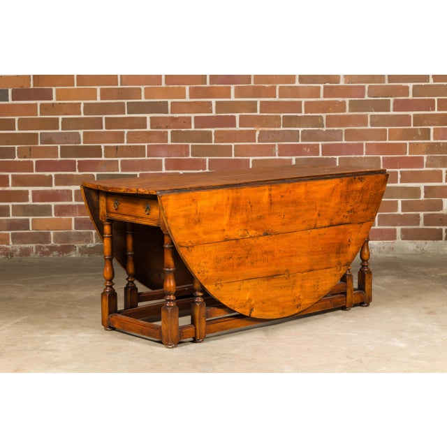 Wood English 19th Century Pine Drop-Leaf Table with Oval Top and Turned Legs For Sale - Image 7 of 12