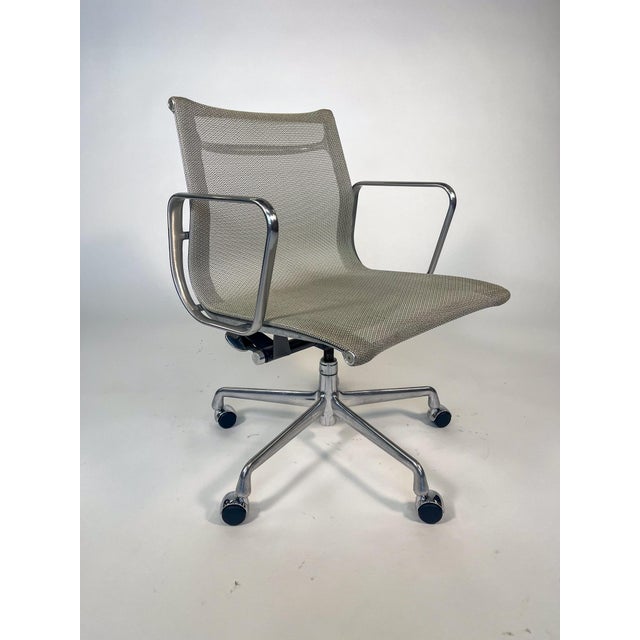 Mid 20th Century Mid 20th Century Eames Aluminum Group Mesh Task Chair by Herman Miller For Sale - Image 5 of 10