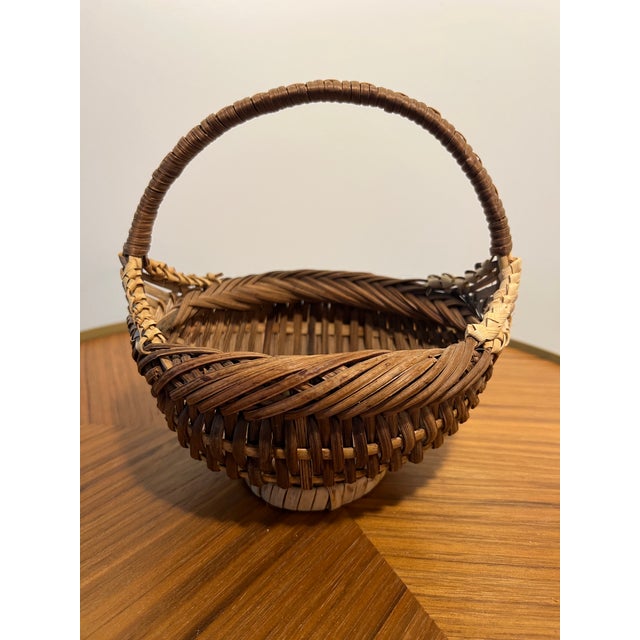 Farmhouse Vintage Handwoven Buttocks Basket With Wrapped Handle – Small Appalachian Basket For Sale - Image 3 of 18
