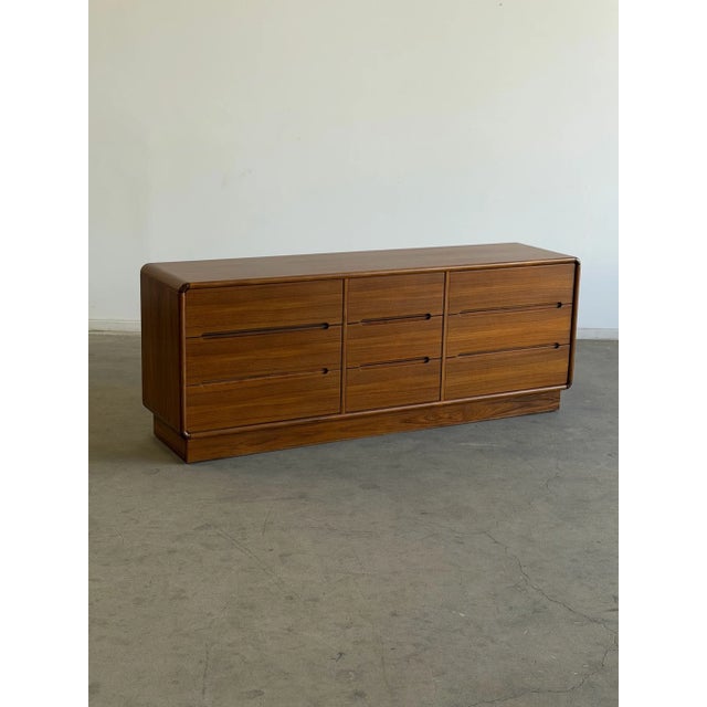 Mid-Century Modern Vintage Teak 6-Drawer Dresser For Sale - Image 3 of 11