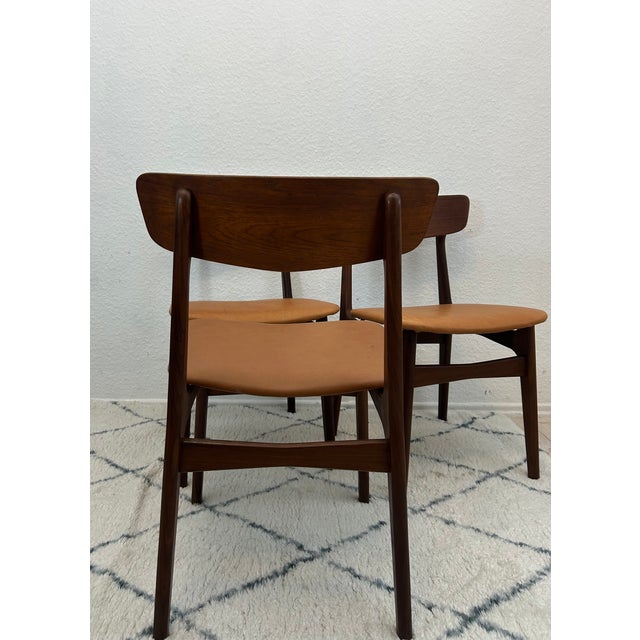Mid-Century Modern Leather and Teak Dining Chairs from Schiønning & Elgaard, 1960, Set of 4 For Sale - Image 3 of 7