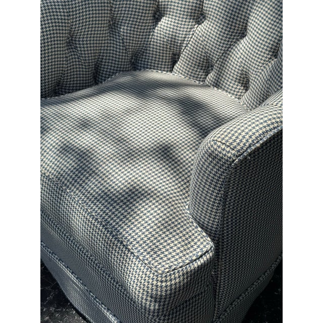 English Pair of Vintage Blue & White Houndstooth Tufted Club Chairs For Sale - Image 3 of 8