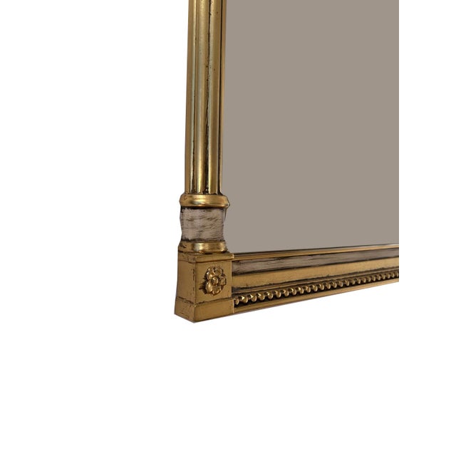 Mirror in Style (No. 2278) Elegant gold wall mirror in an antique design.
