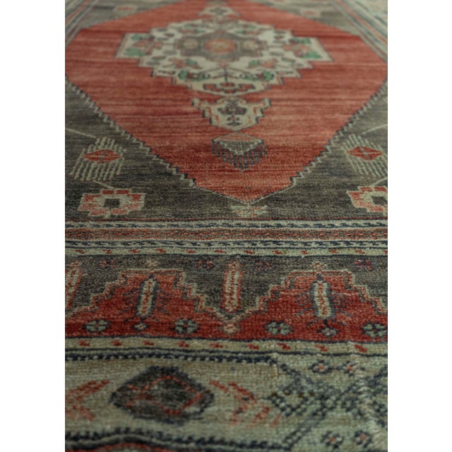 Turkish Turkish Vintage Rug 4'10" x 8'3" #20836 For Sale - Image 3 of 8