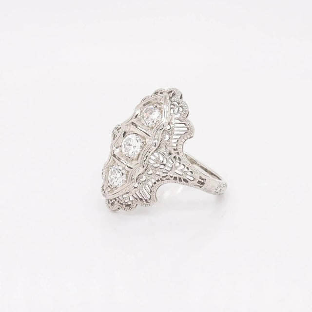 Antique Art Deco 14k White Gold & Three-Stone Diamond Filigree Ring For Sale - Image 4 of 10