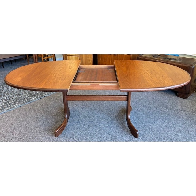 Mid-Century Modern European Mid Century Modern Extending Oval Teak Dining Table W/ Butterfly Leaf & Whale Fin Pedestal Base by G-Plan Furniture, Uk c.1960 For Sale - Image 3 of 14