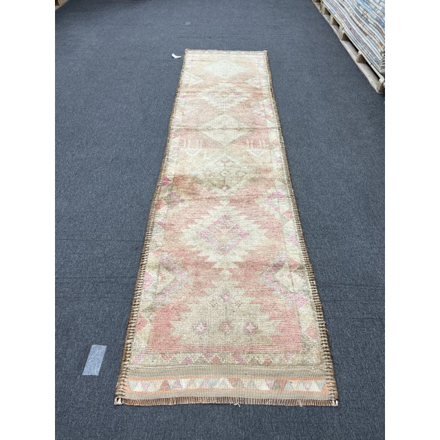 MATERIAL: 100% hand spun organic wool Size: 3' x 12'.4" / 90cm x 375cm CONDITION: In excellent - This rug is handwoven and...