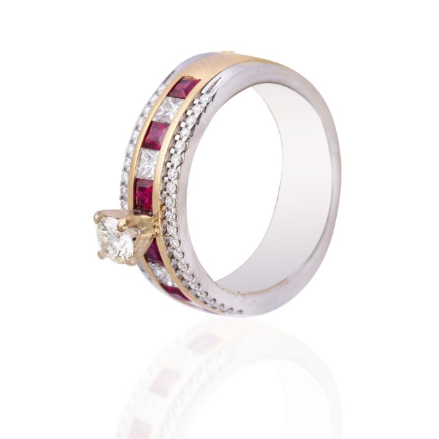 Early 21st Century Diamond Ruby Ring in 18k gold For Sale - Image 5 of 5