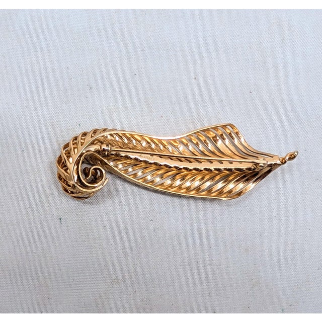 Vintage 1968 Signed Napier Goldtone Slatted Curled Leaf Brooch For Sale - Image 9 of 9